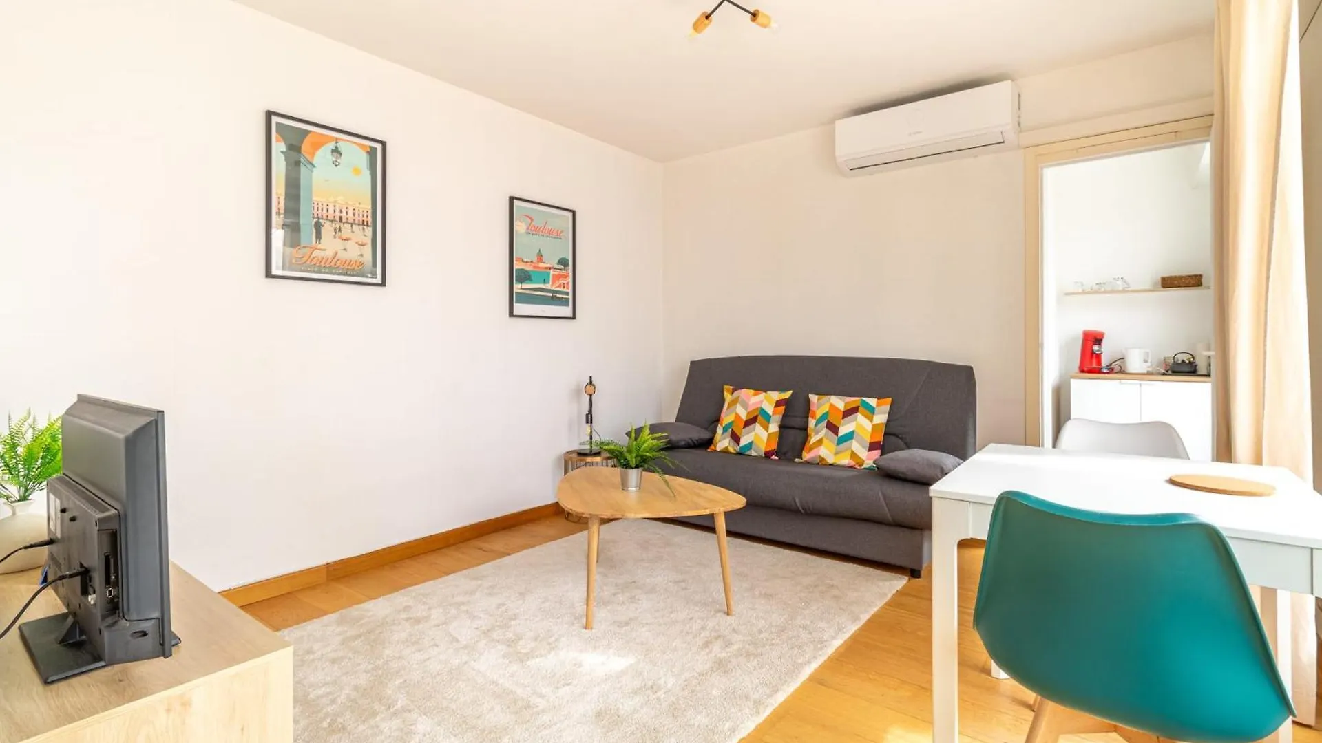 Apartmán Bright Flat With Terrace - Near Train Station Toulouse 0*,  Francie