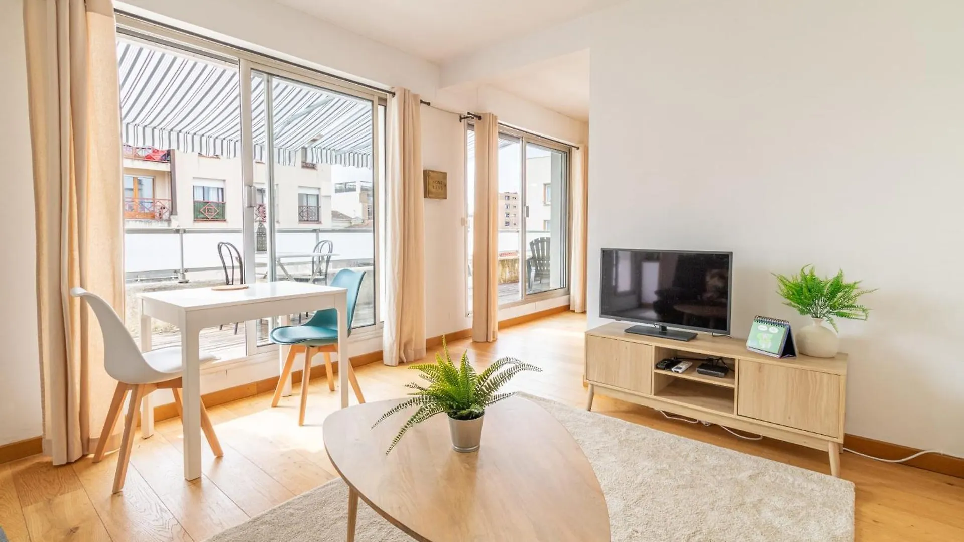 Bright Flat With Terrace - Near Train Station location